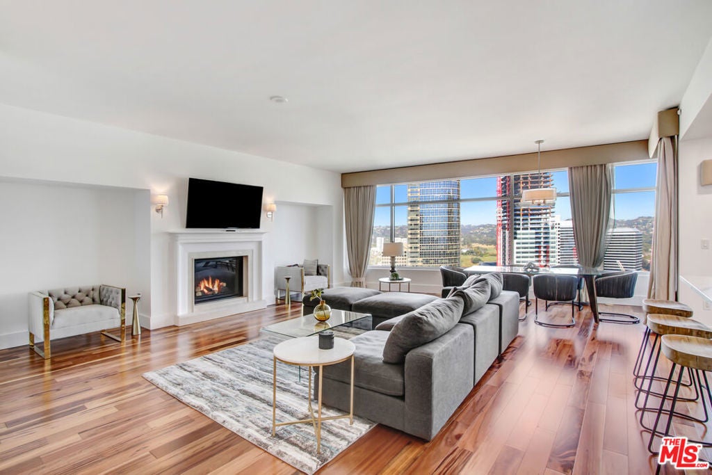 Photo of Listing #25490567