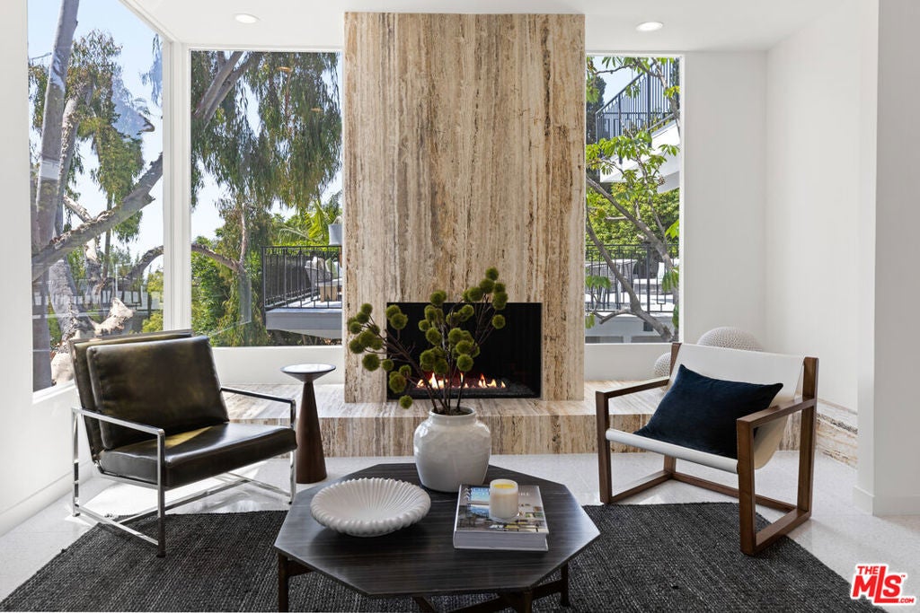 Photo of Listing #25491369