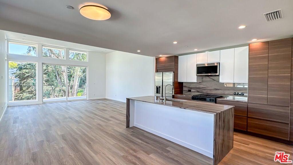 Photo of Listing #25491407