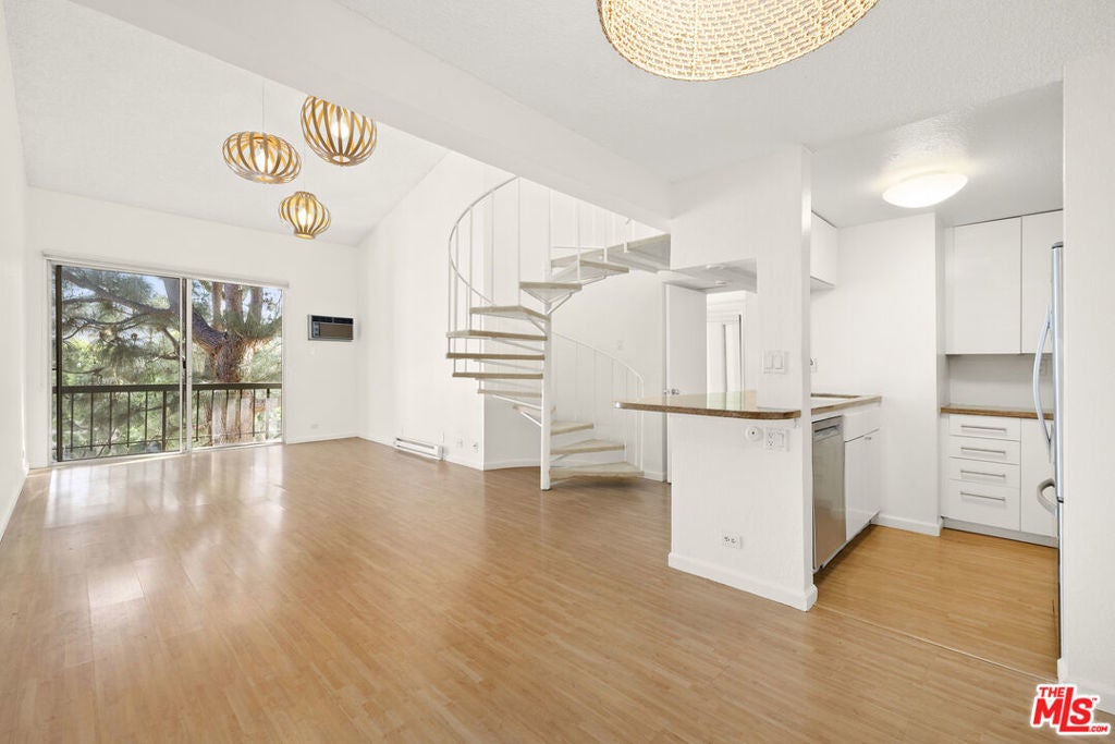 Photo of Listing #25491491