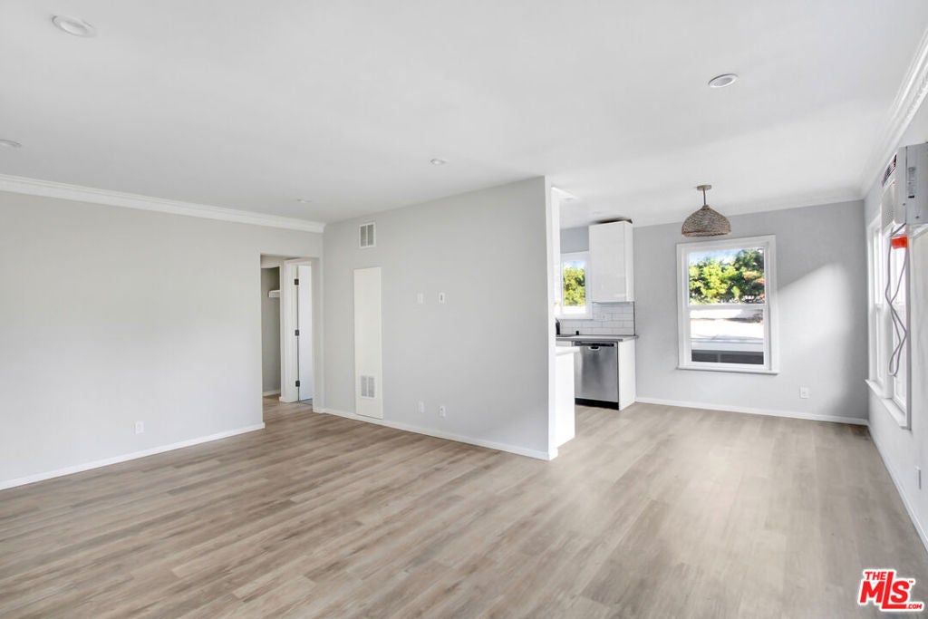 Photo of Listing #25490917