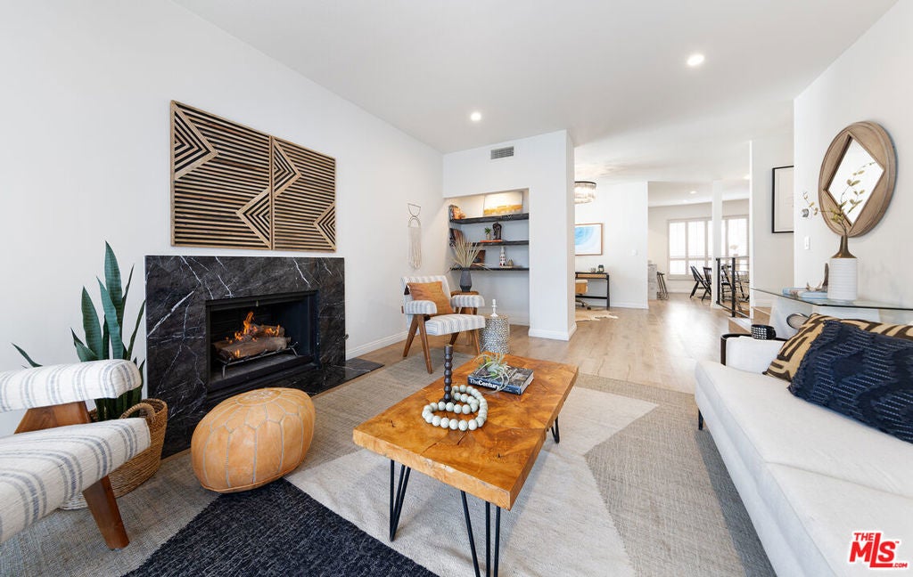 Photo of Listing #25482477