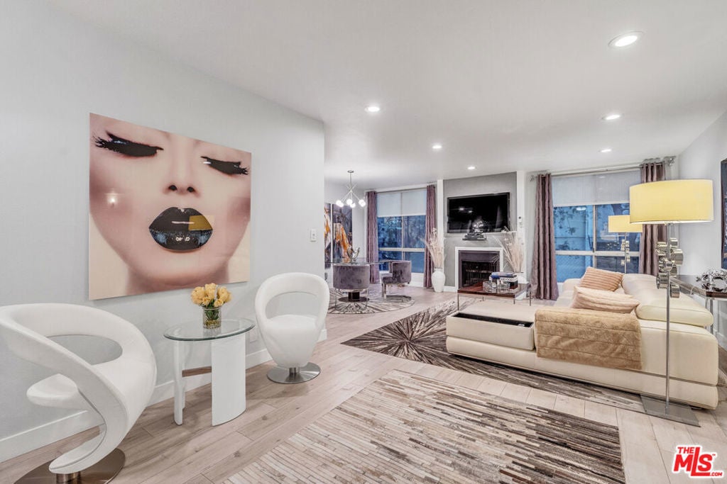 Photo of Listing #25492445