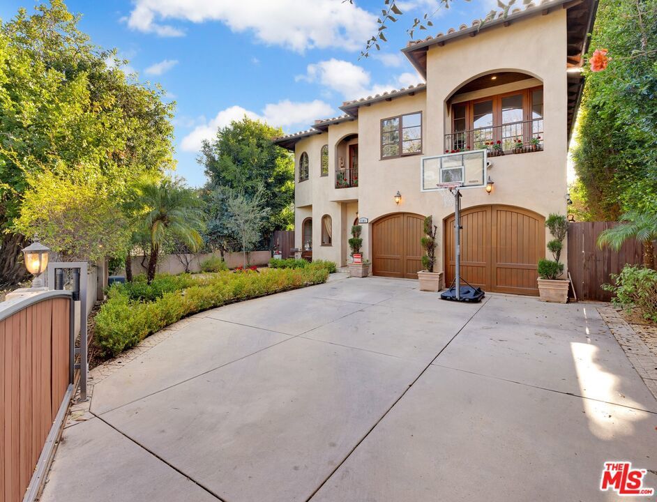 Photo of Listing #25492695