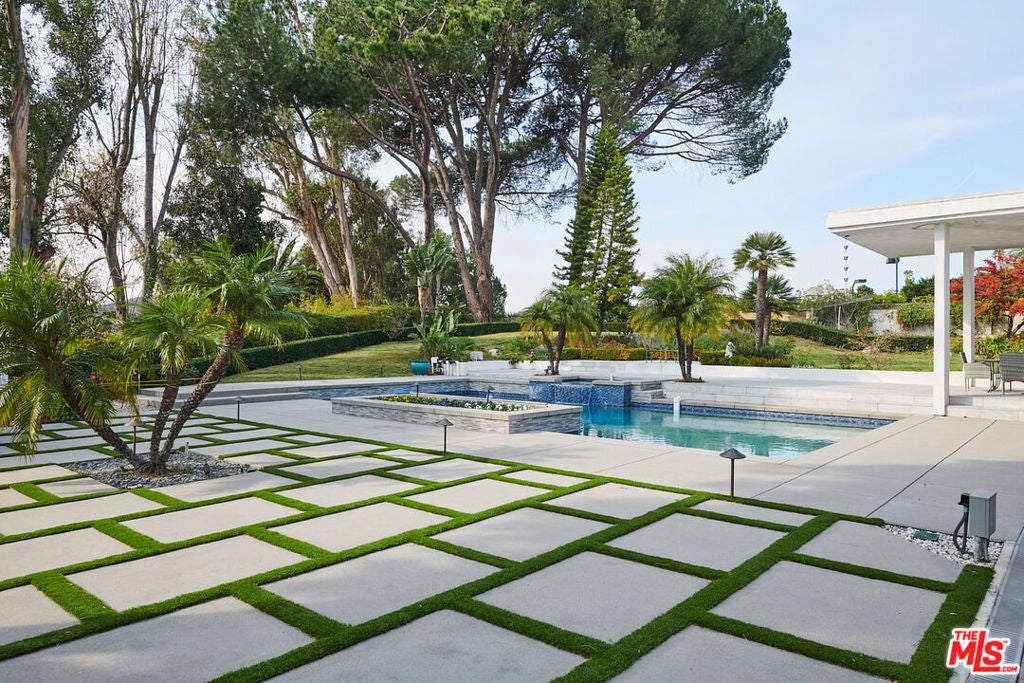 Photo of Listing #25489457