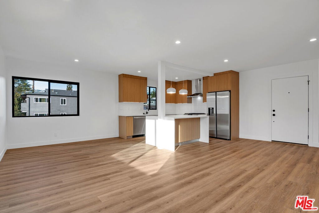 Photo of Listing #25492993