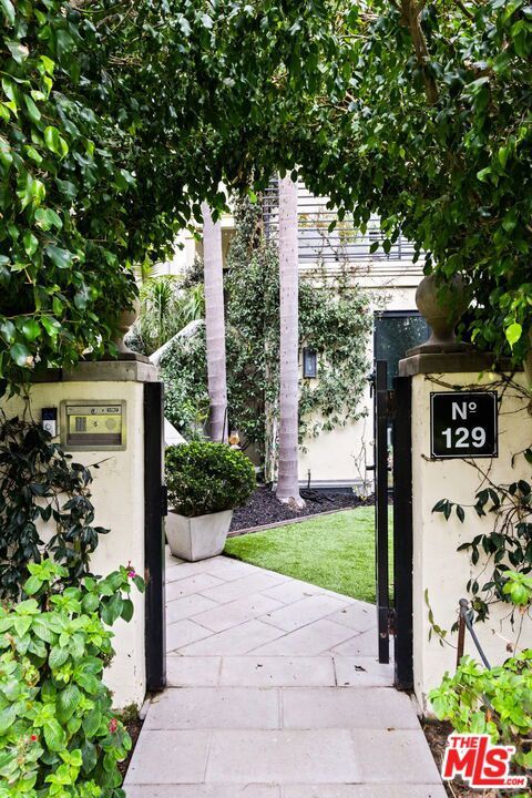 Photo of Listing #25493085