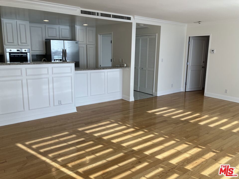 Photo of Listing #25493313