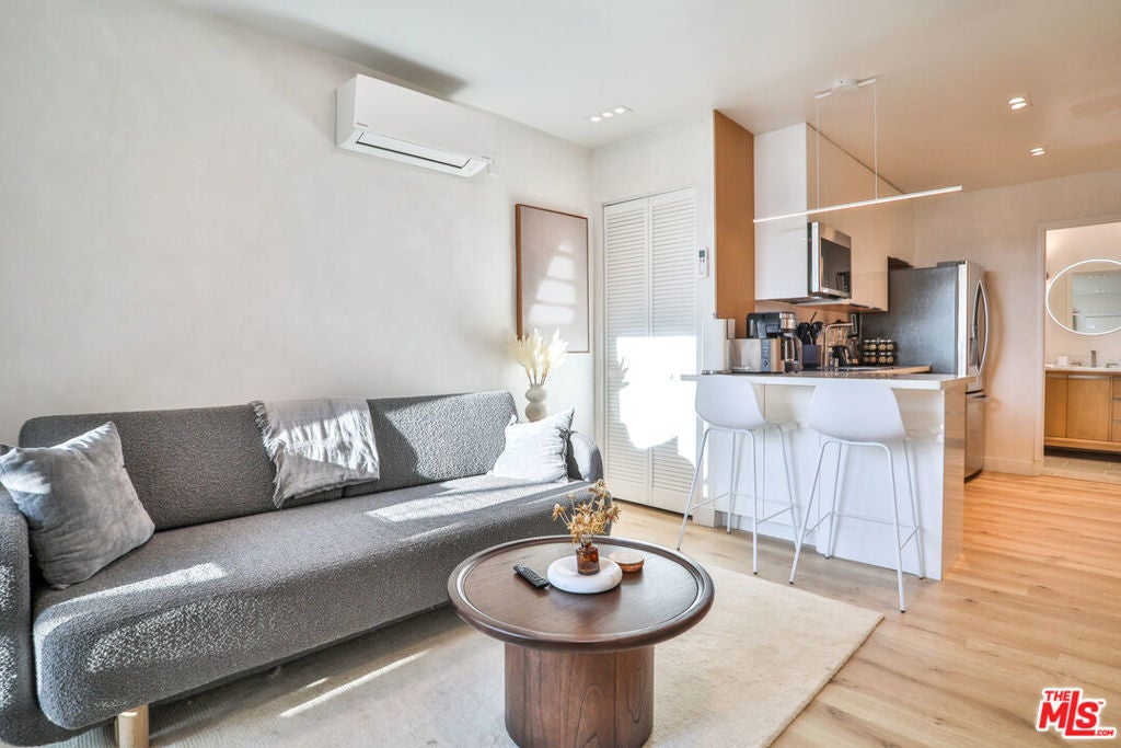 Photo of Listing #25481311