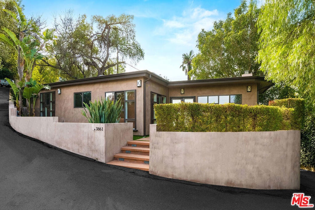 Photo of Listing #25493263