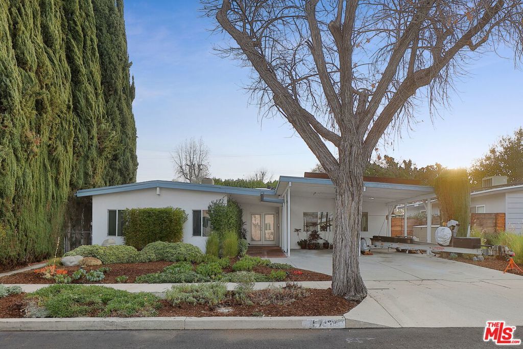 Photo of Listing #25493857