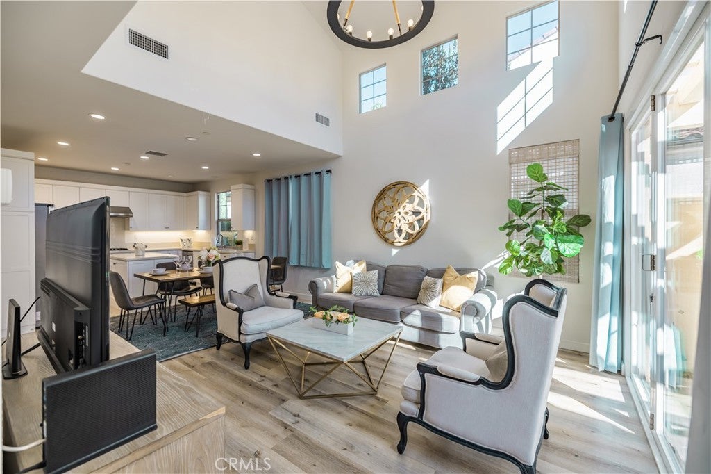 Photo of Listing #OC25025406