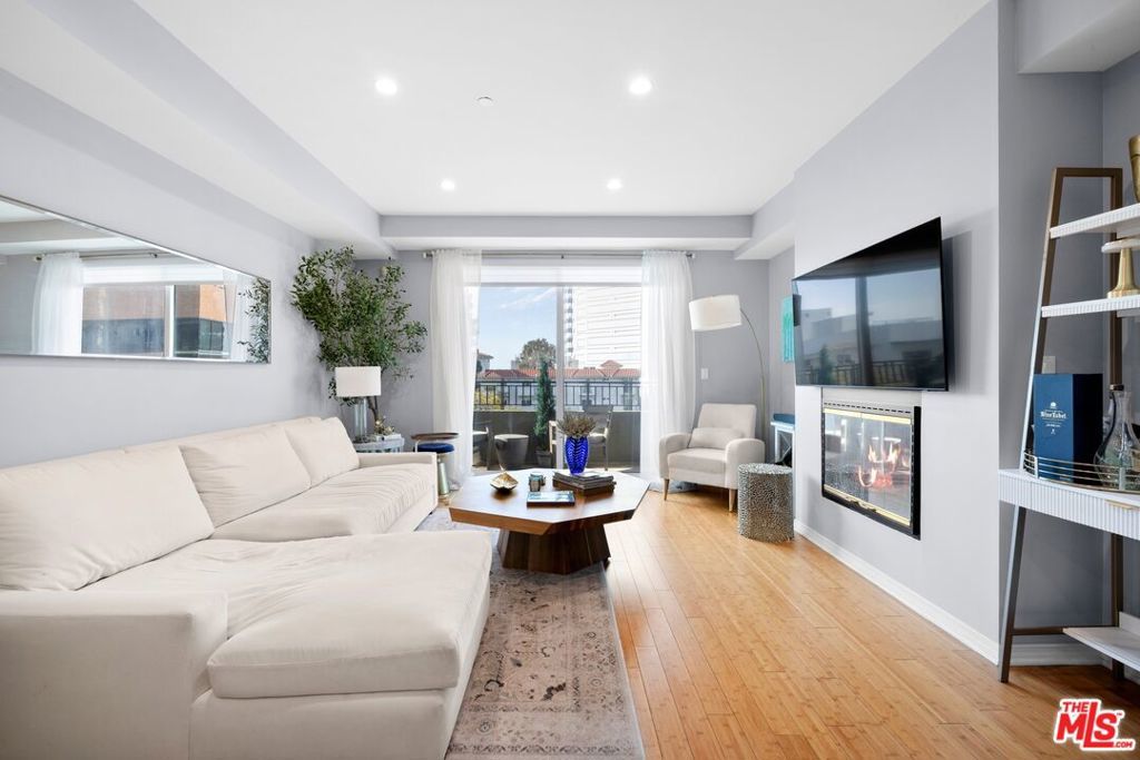 Photo of Listing #25493777