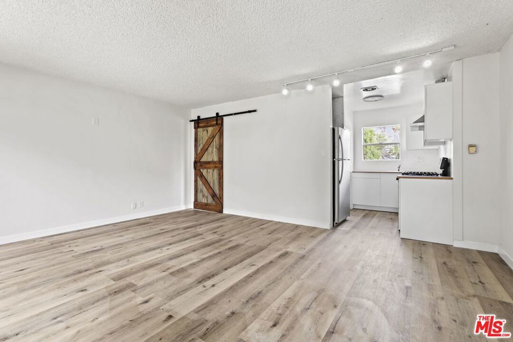 Photo of Listing #25489691