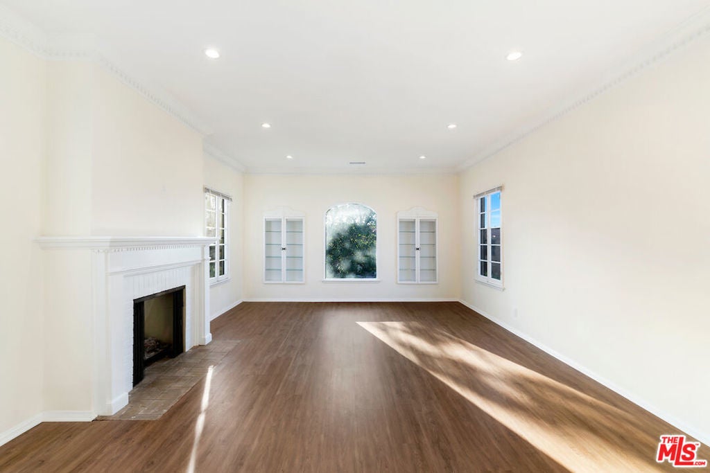 Photo of Listing #25492559