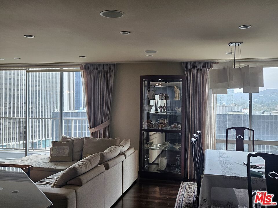 Photo of Listing #25493167