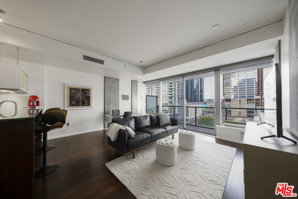 Photo of Listing #25495575