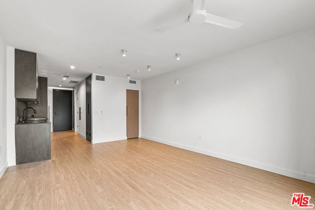 Photo of Listing #25495933