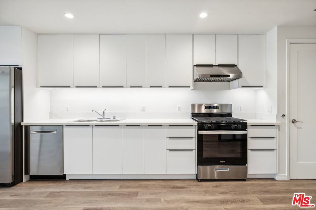 Photo of Listing #25496075