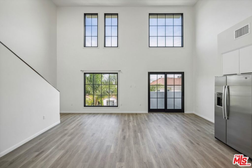 Photo of Listing #25496077