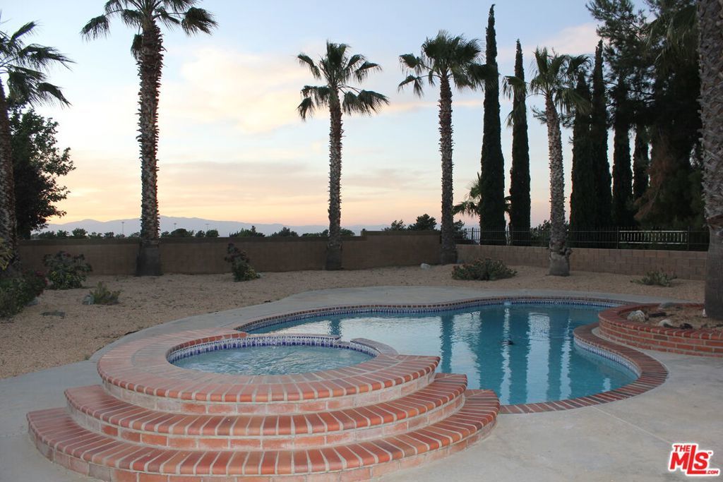 Photo of Listing #25496137