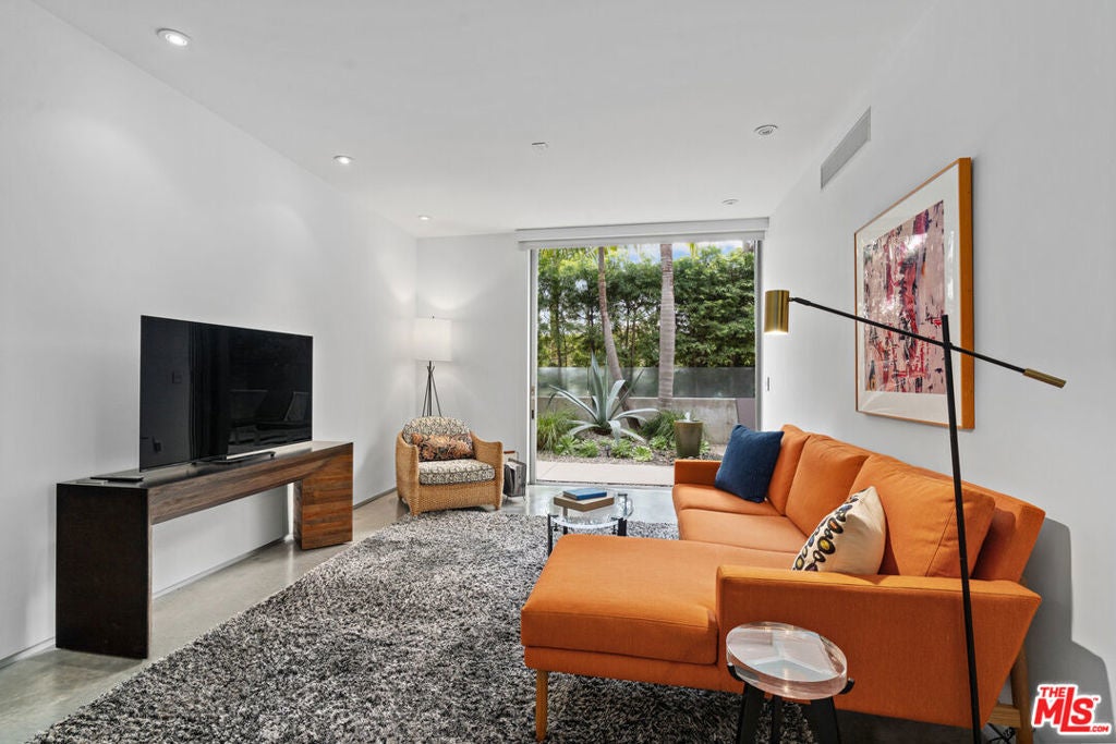 Photo of Listing #25494911