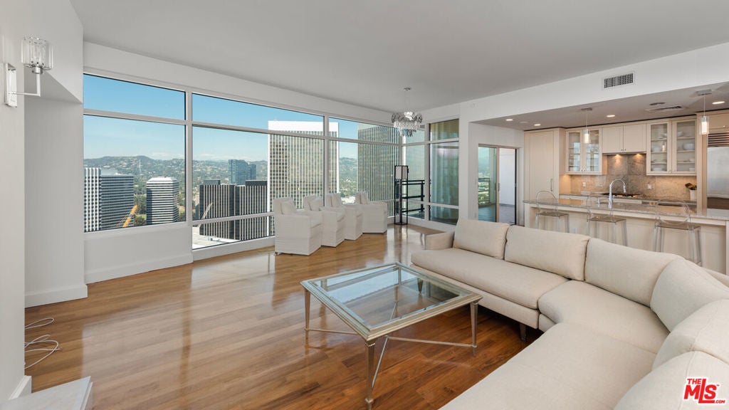 Photo of Listing #25496471