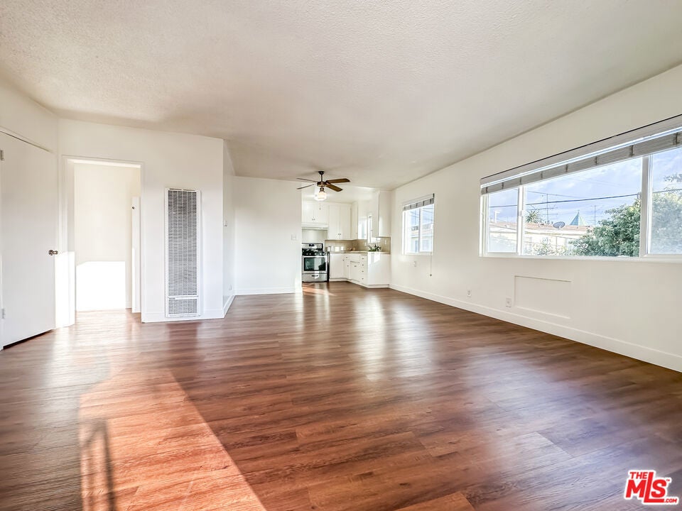 Photo of Listing #25496705