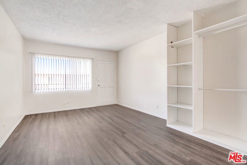 Photo of Listing #25497221