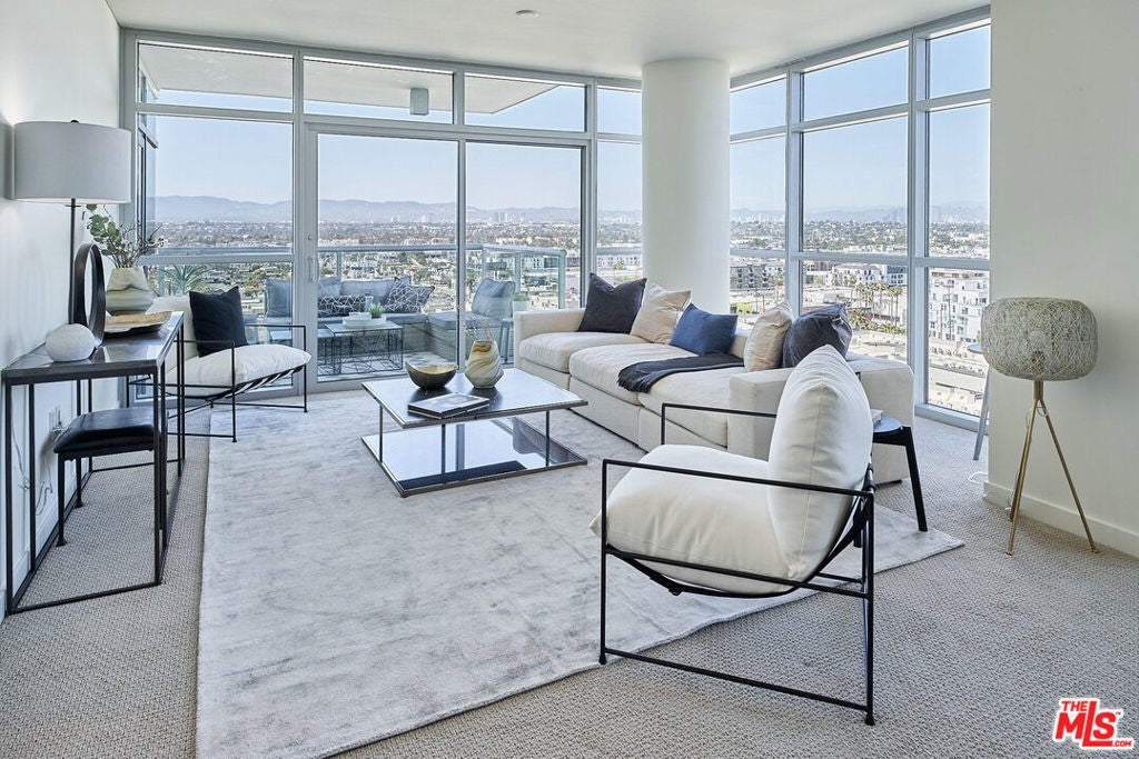 Photo of Listing #25497263