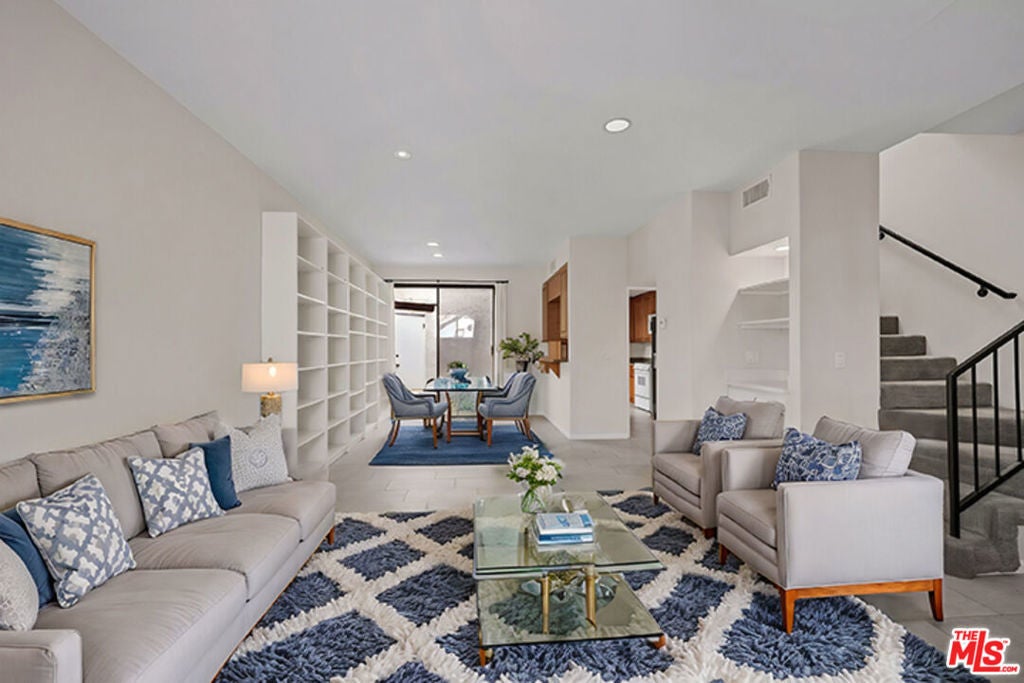 Photo of Listing #25497271