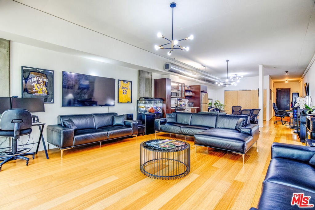 Photo of Listing #25494521