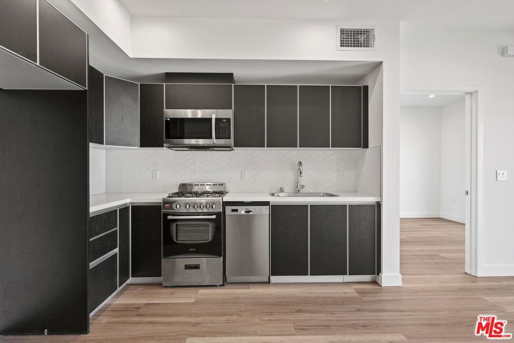 Photo of Listing #25497597