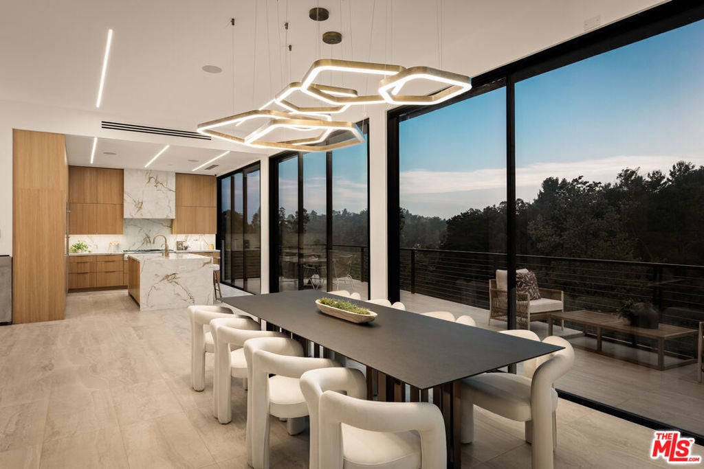 Photo of Listing #25498117