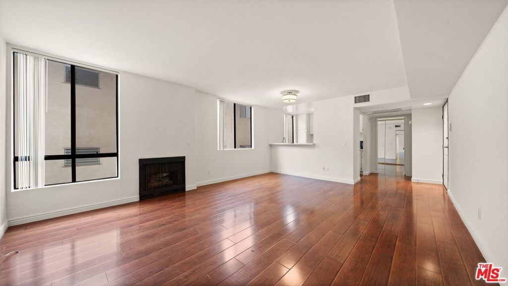 Photo of Listing #25498175