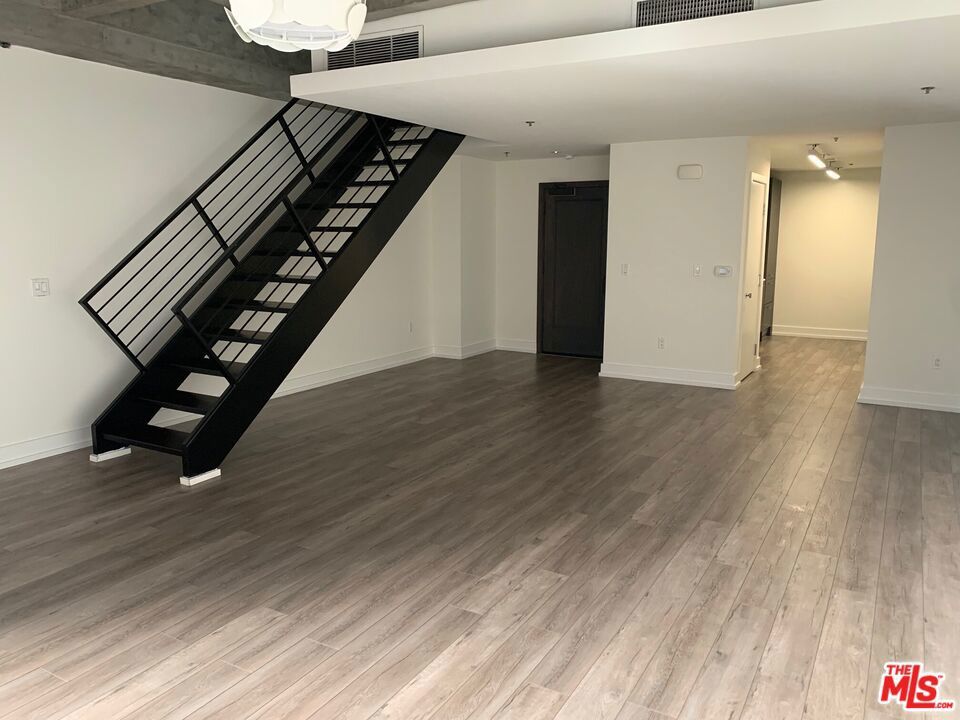 Photo of Listing #25498545