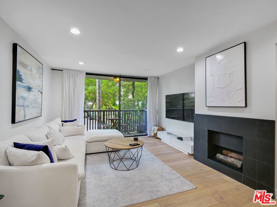 Photo of Listing #25498267