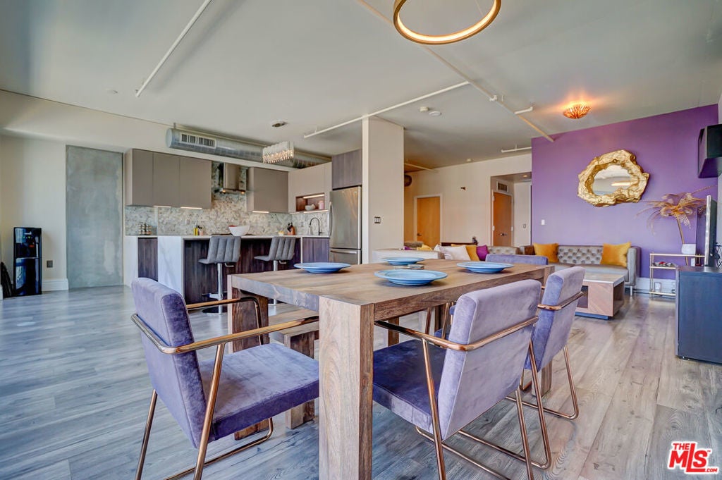 Photo of Listing #25498347