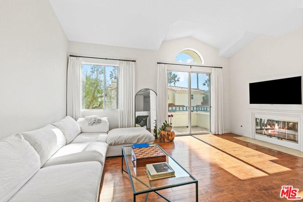 Photo of Listing #25498665