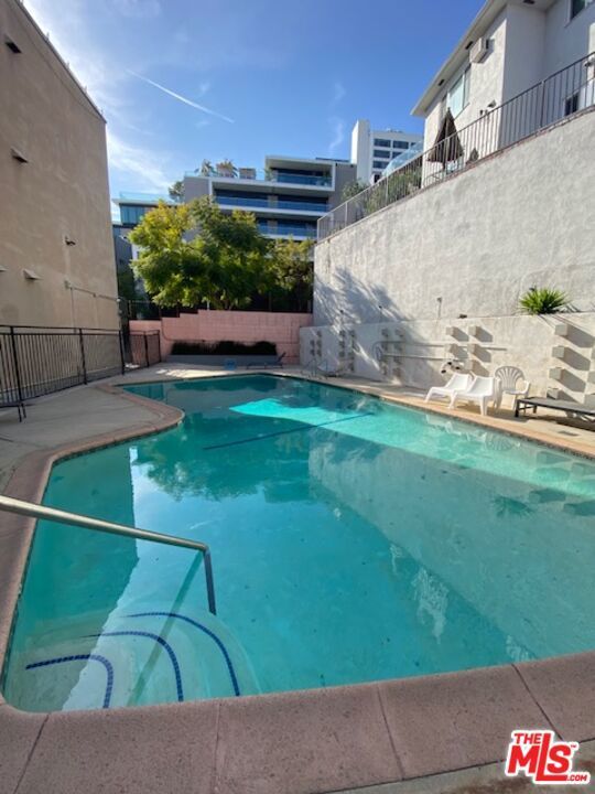 Photo of Listing #25498323