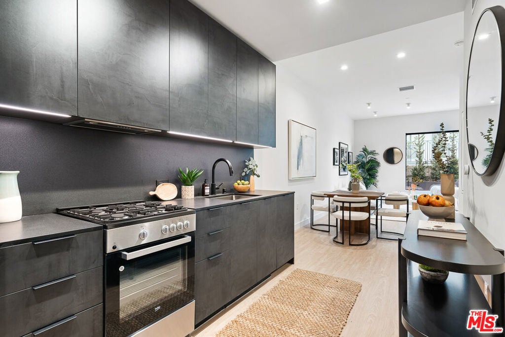 Photo of Listing #25498983