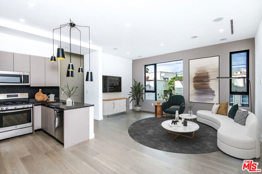 Photo of Listing #25498159