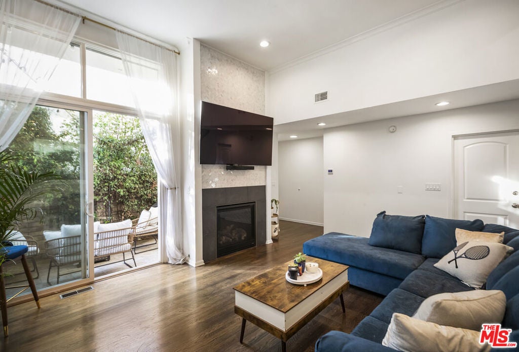 Photo of Listing #25499417