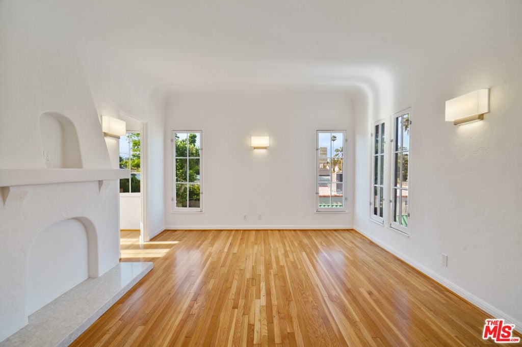 Photo of Listing #25499577