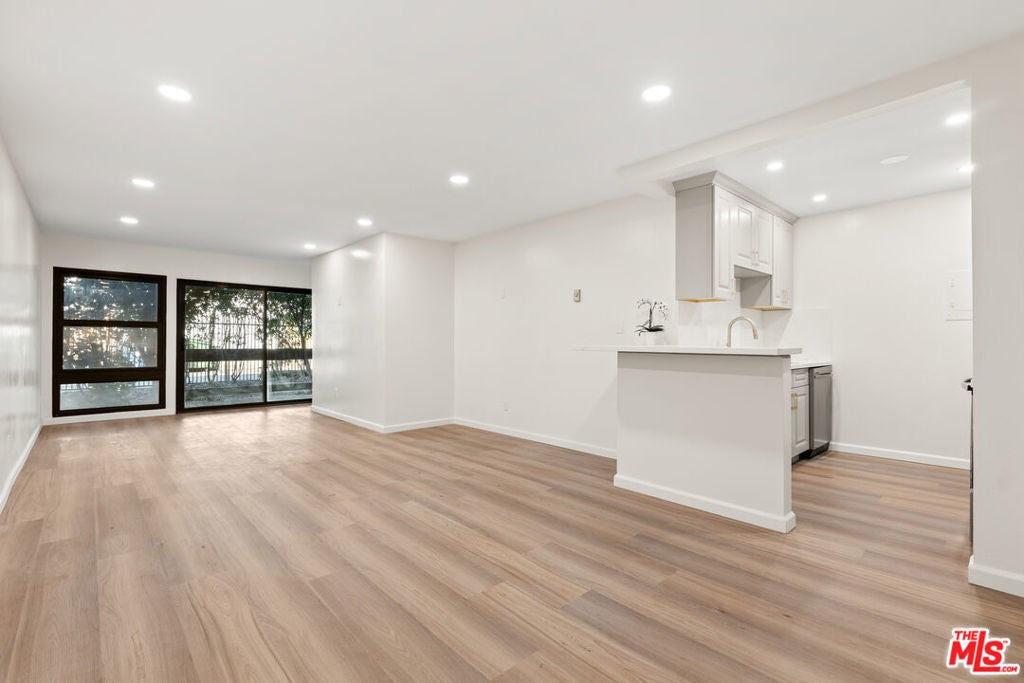 Photo of Listing #25499545