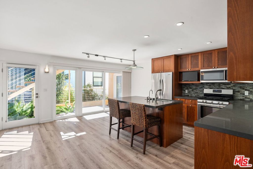 Photo of Listing #25499572