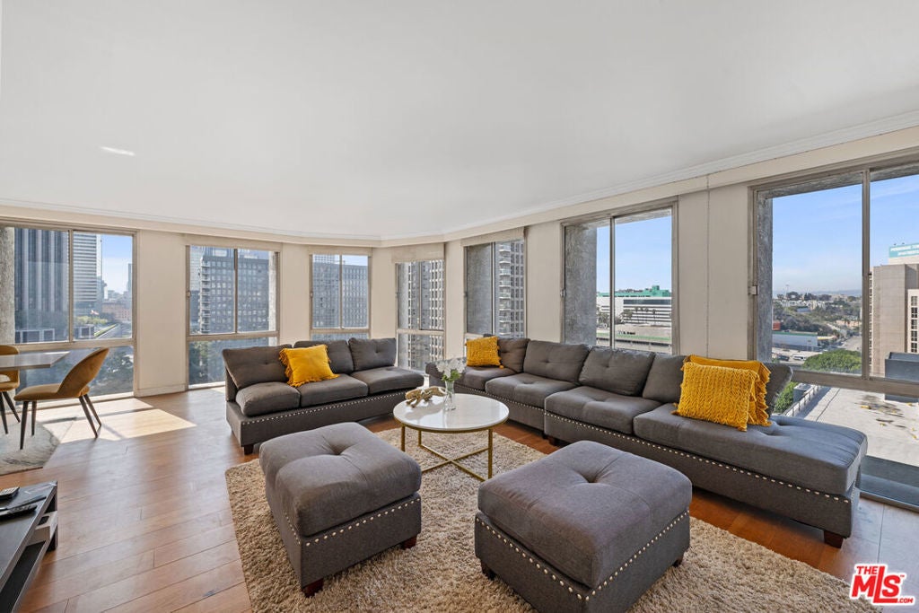 Photo of Listing #25500779