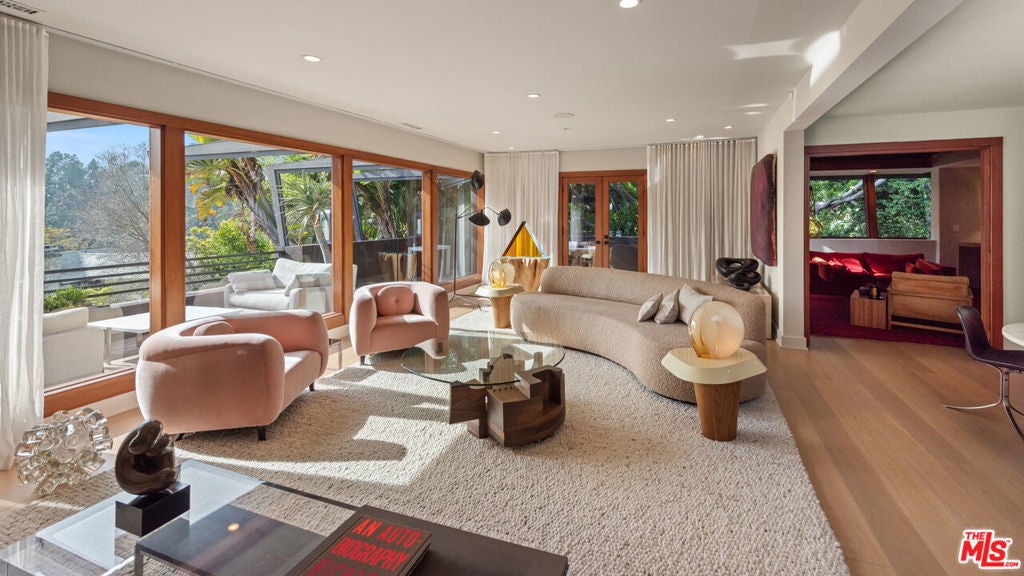 Photo of Listing #25498420