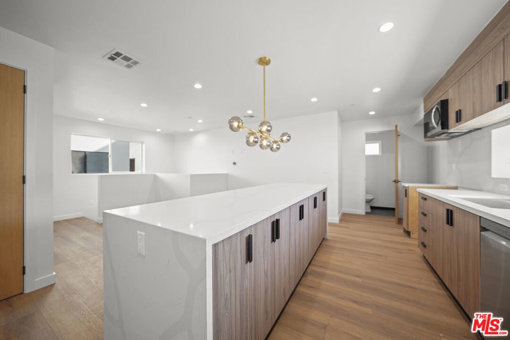 Photo of Listing #25501335