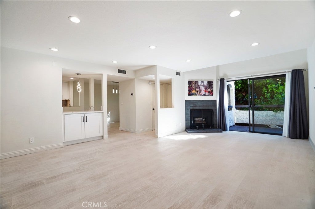 Photo of Listing #SR25038598